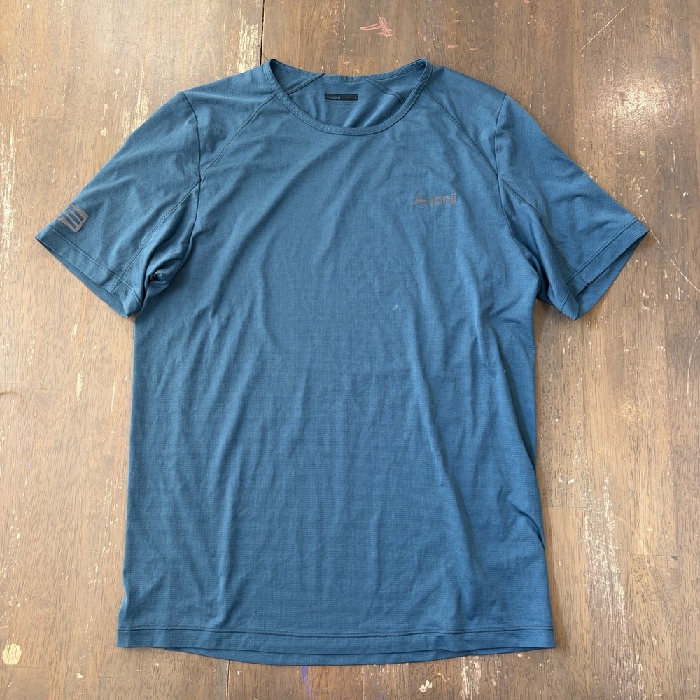 Janji Run All Day Tee Shirt Mens Small Outdoor Stretch Training Short Sleeve